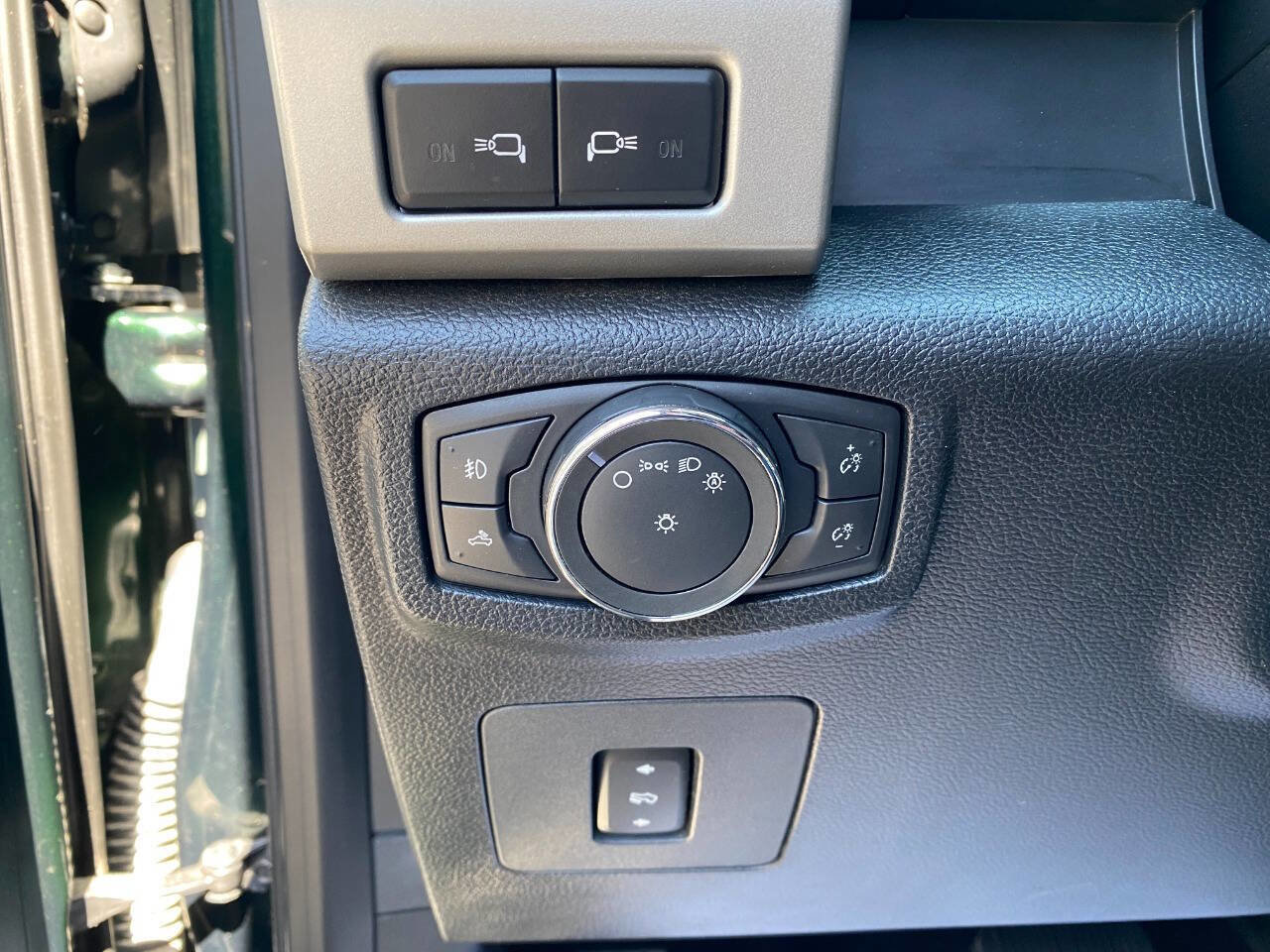 Used 2015 Ford F150 Lariat w/ Equipment Group 502A Luxury AWD/4WD image 21