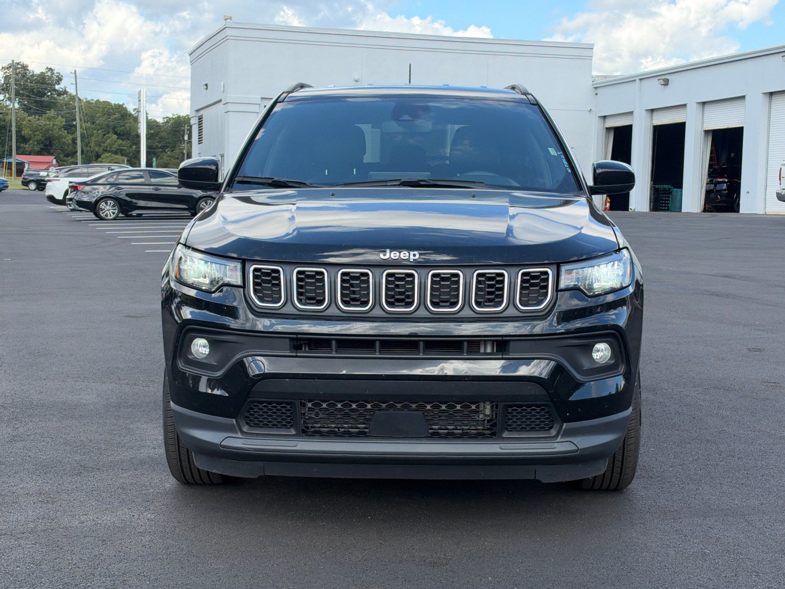 Used 2024 Jeep Compass Latitude AWD/4WD image 2