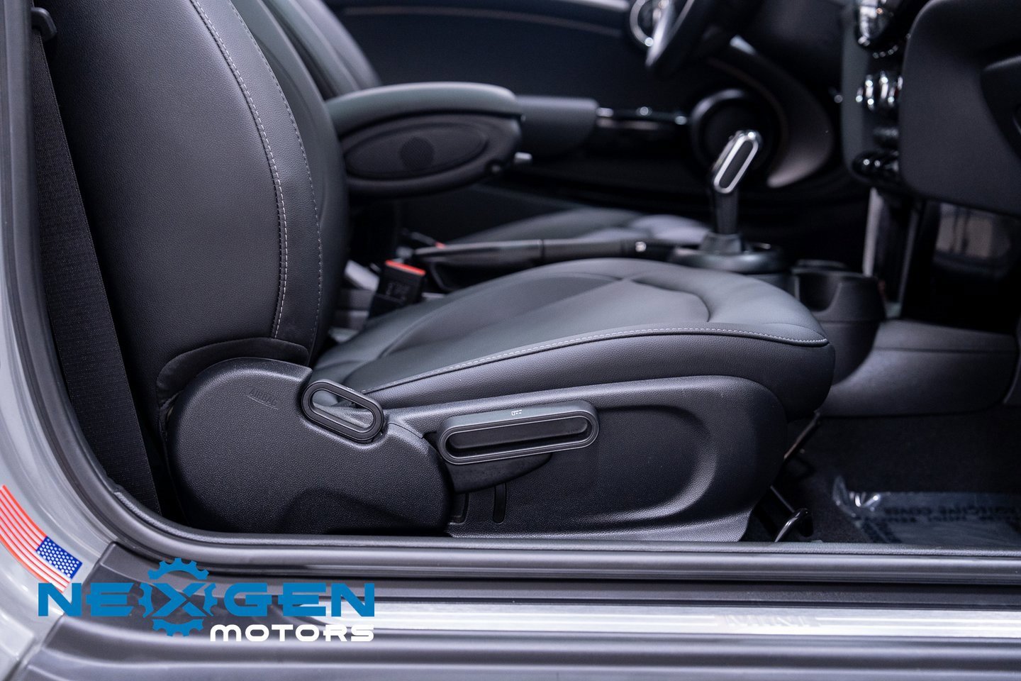 Used 2023 MINI Cooper 2-Door Hardtop image 45