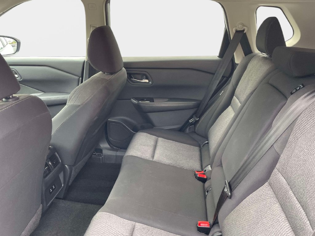 Used 2024 Nissan Rogue SV FWD image 16