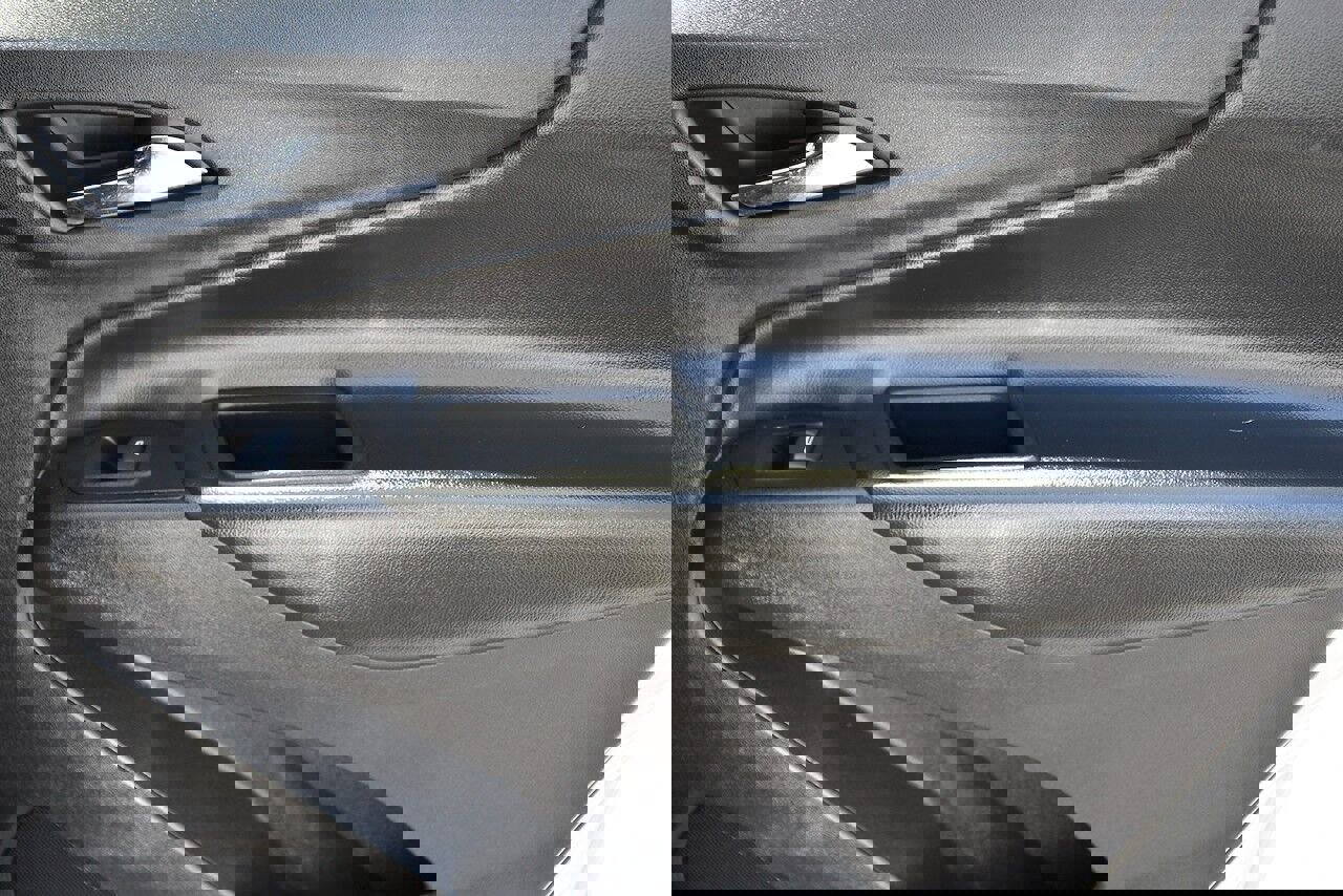 Used 2021 Chevrolet Equinox LT w/ Driver Convenience Package image 15