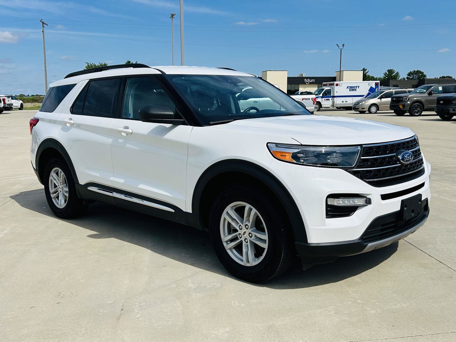 Used 2024 Ford Explorer XLT w/ Equipment Group 202A AWD/4WD image 2