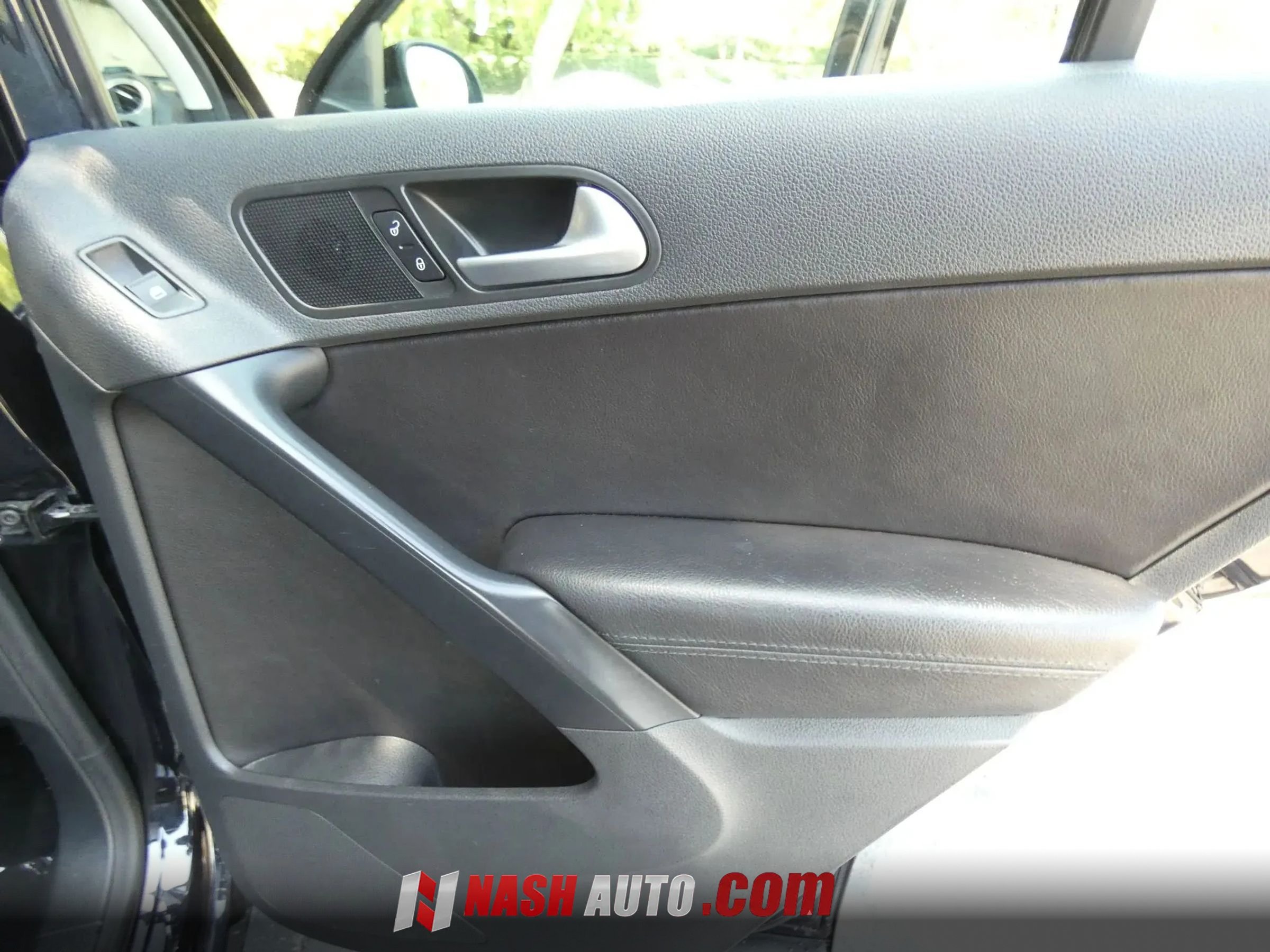 Used 2017 Volkswagen Tiguan S AWD/4WD image 42