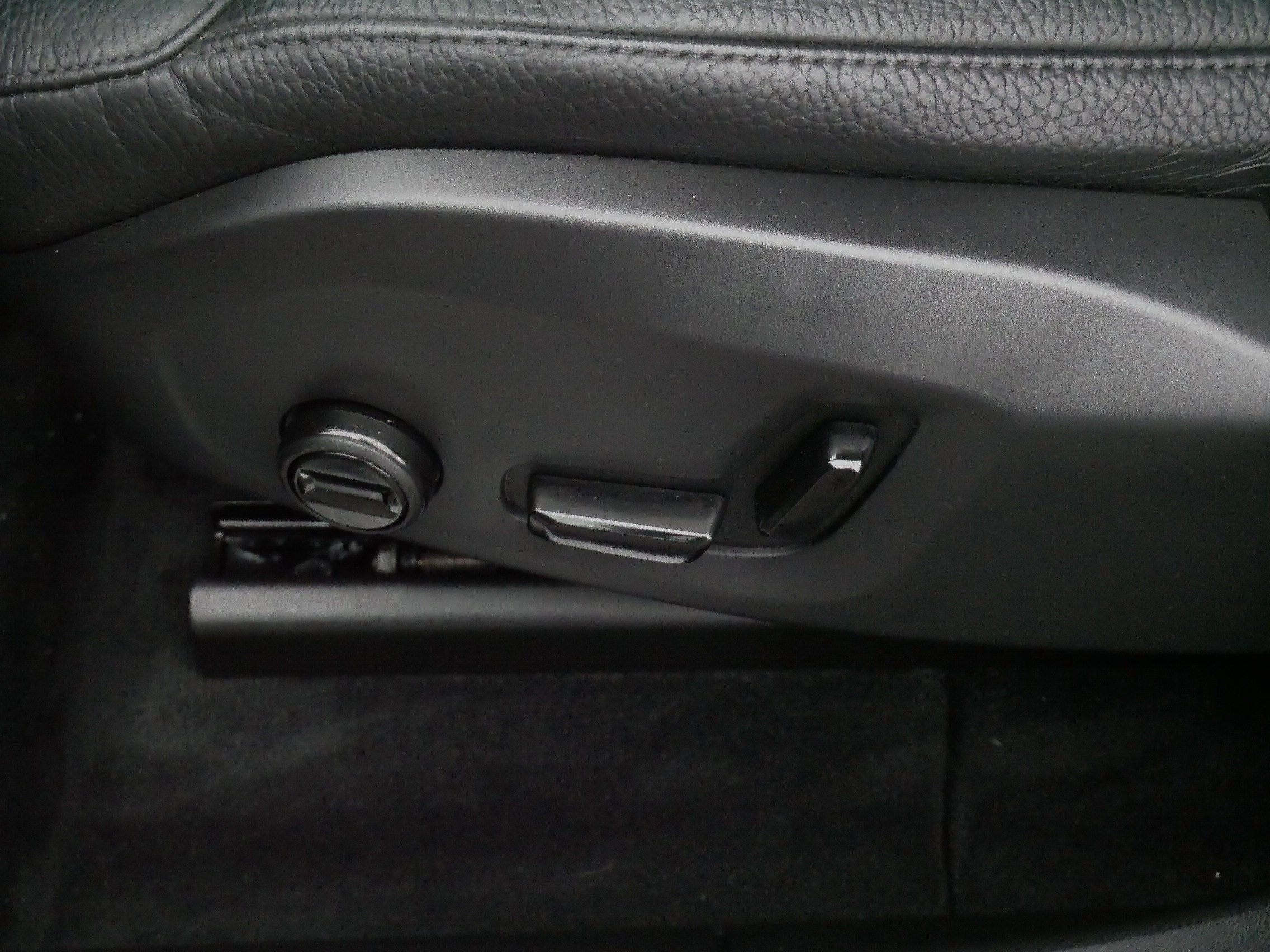 Used 2021 Volvo XC60 T5 Momentum w/ Premium Package image 20