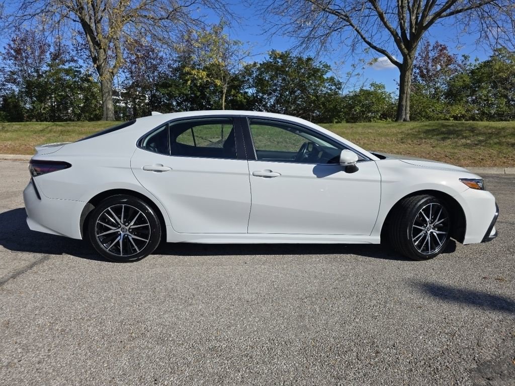 Used 2023 Toyota Camry SE image 16