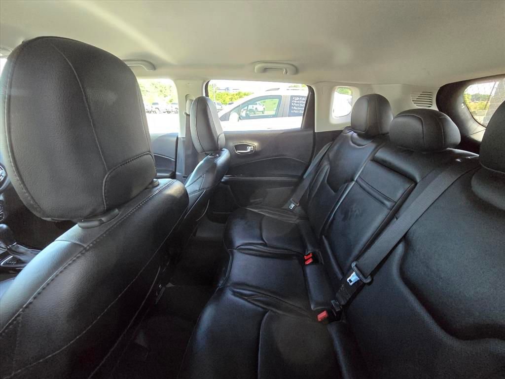 Used 2018 Jeep Compass Limited w/ Navigation Group AWD/4WD image 4