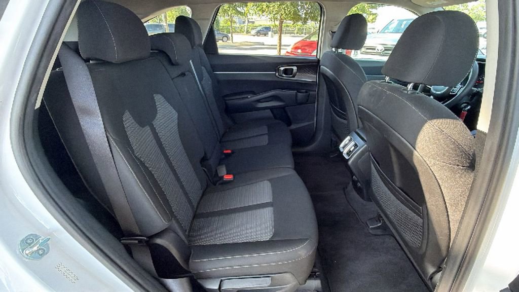 Used 2023 Kia Sorento LX AWD/4WD image 38