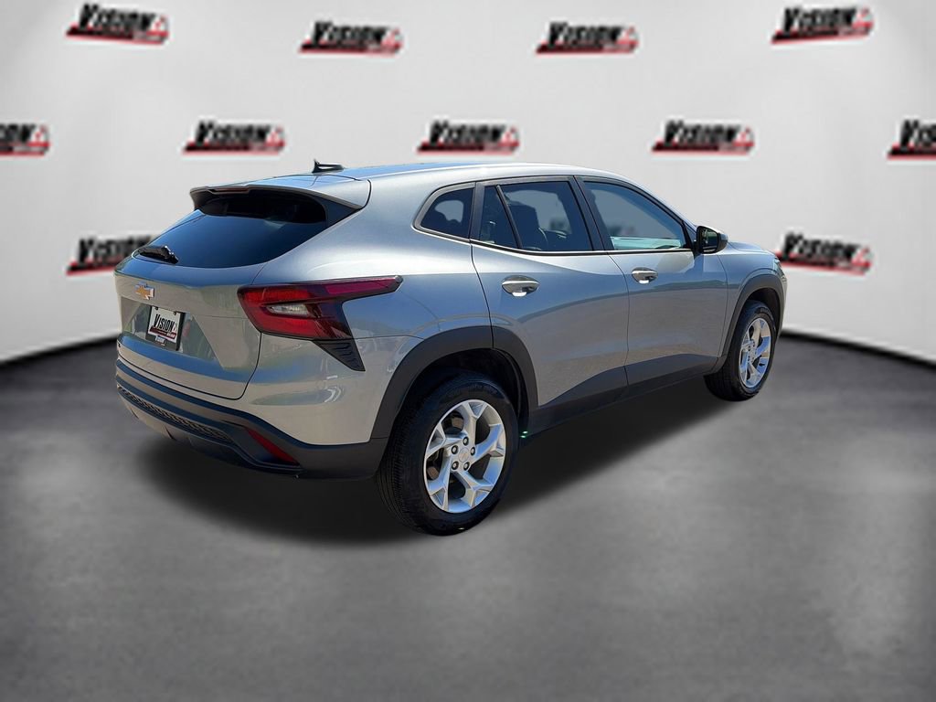 Used 2024 Chevrolet Trax LS w/ LS Convenience Package FWD image 5