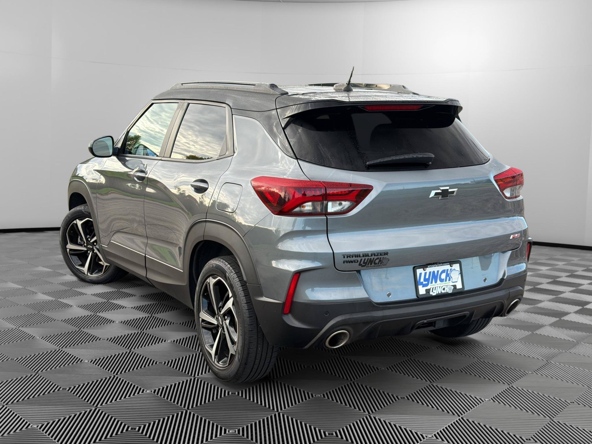 Used 2021 Chevrolet TrailBlazer RS w/ Sun and Liftgate Package AWD/4WD image 2