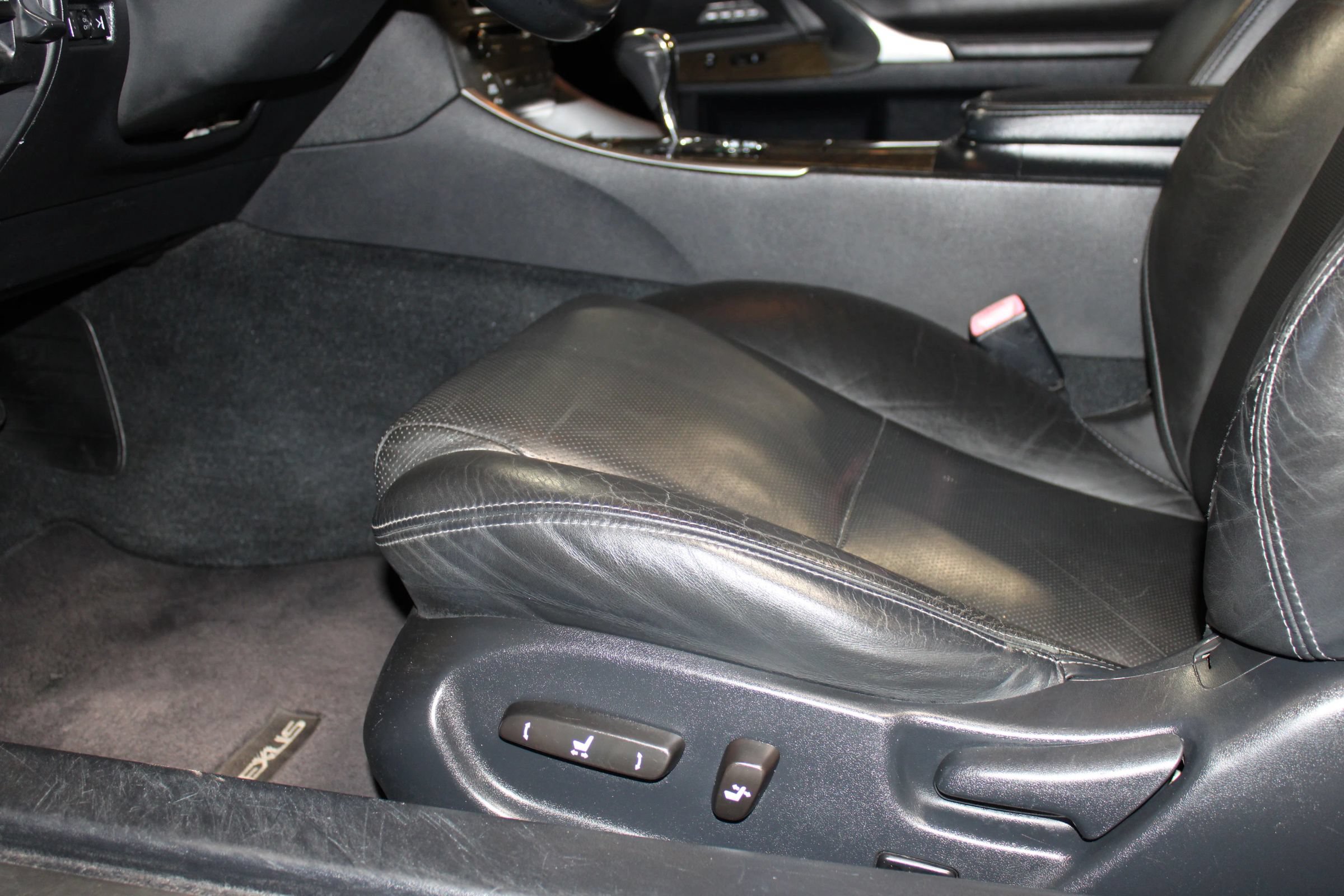 Used 2010 Lexus IS 350C w/ Luxury Pkg RWD image 23