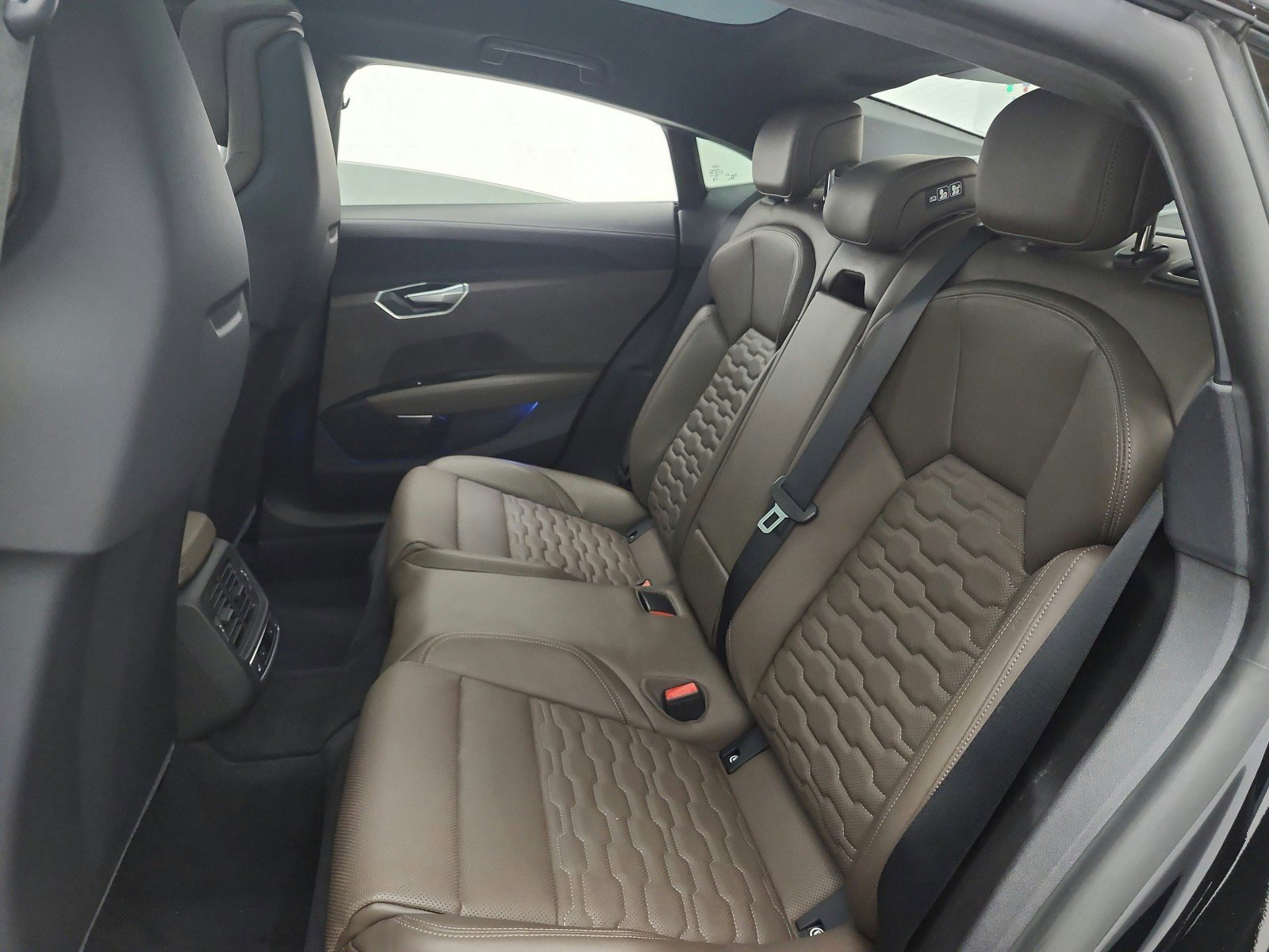 Used 2024 Audi e-tron GT Prestige image 14