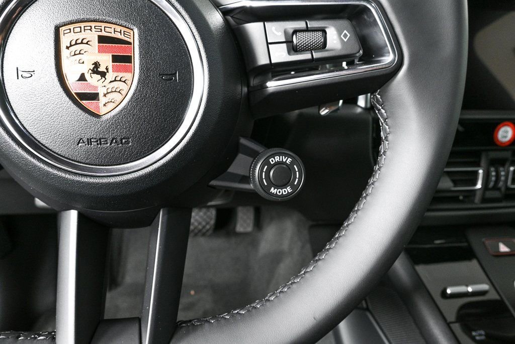 Certified 2026 Porsche Macan AWD/4WD image 10