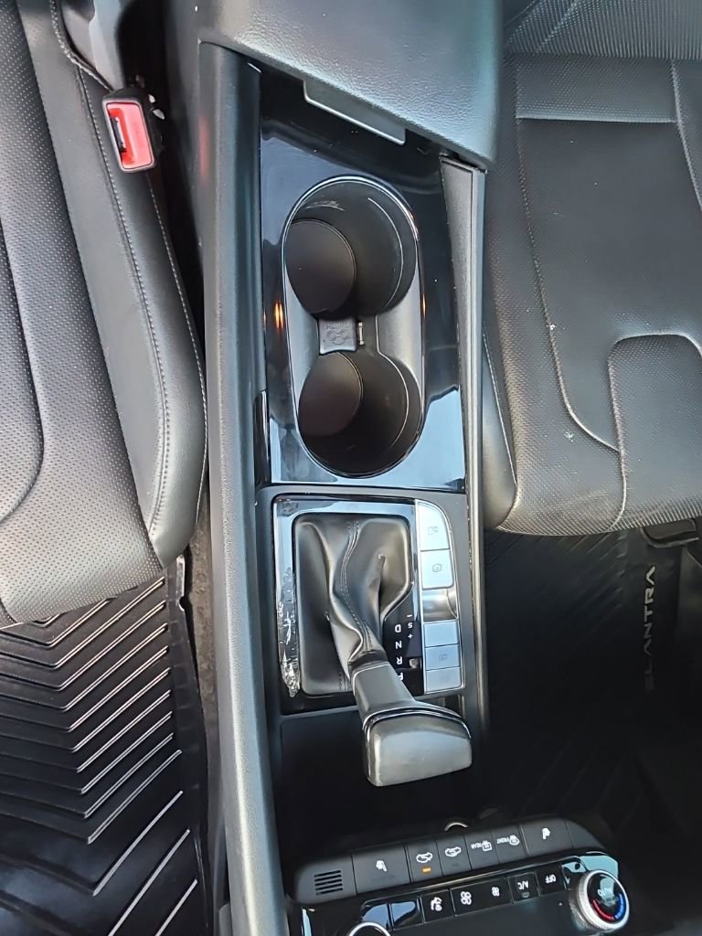 Used 2023 Hyundai Elantra Limited image 47