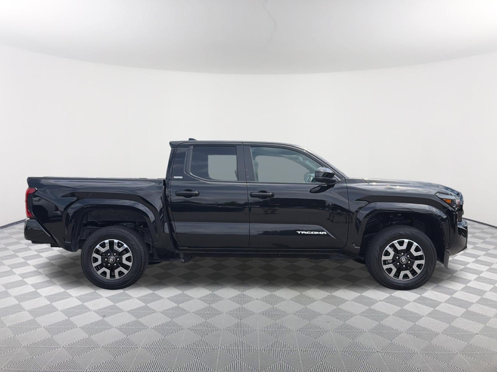 Certified 2024 Toyota Tacoma SR5 AWD/4WD image 18