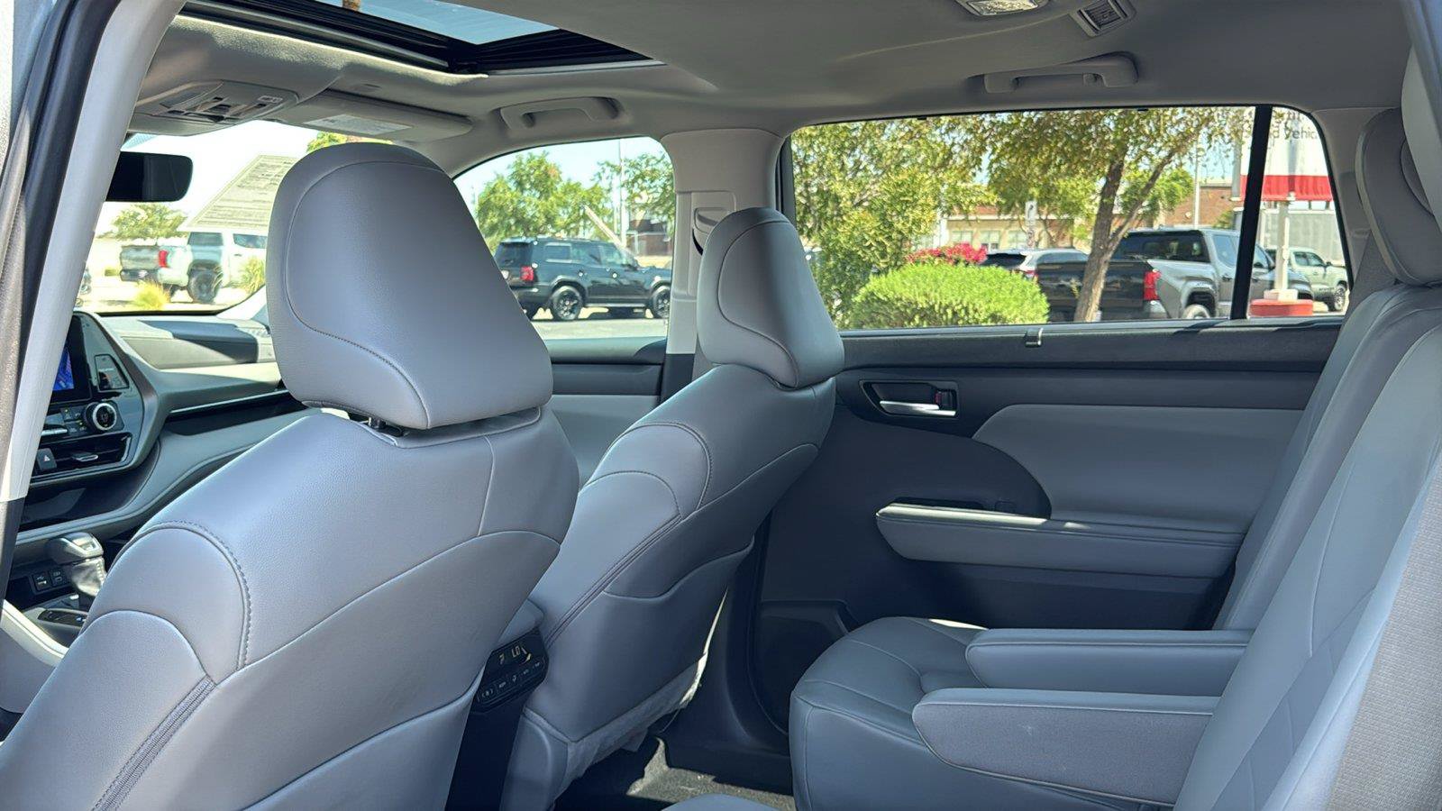 Used 2026 Toyota Highlander XLE AWD/4WD image 32