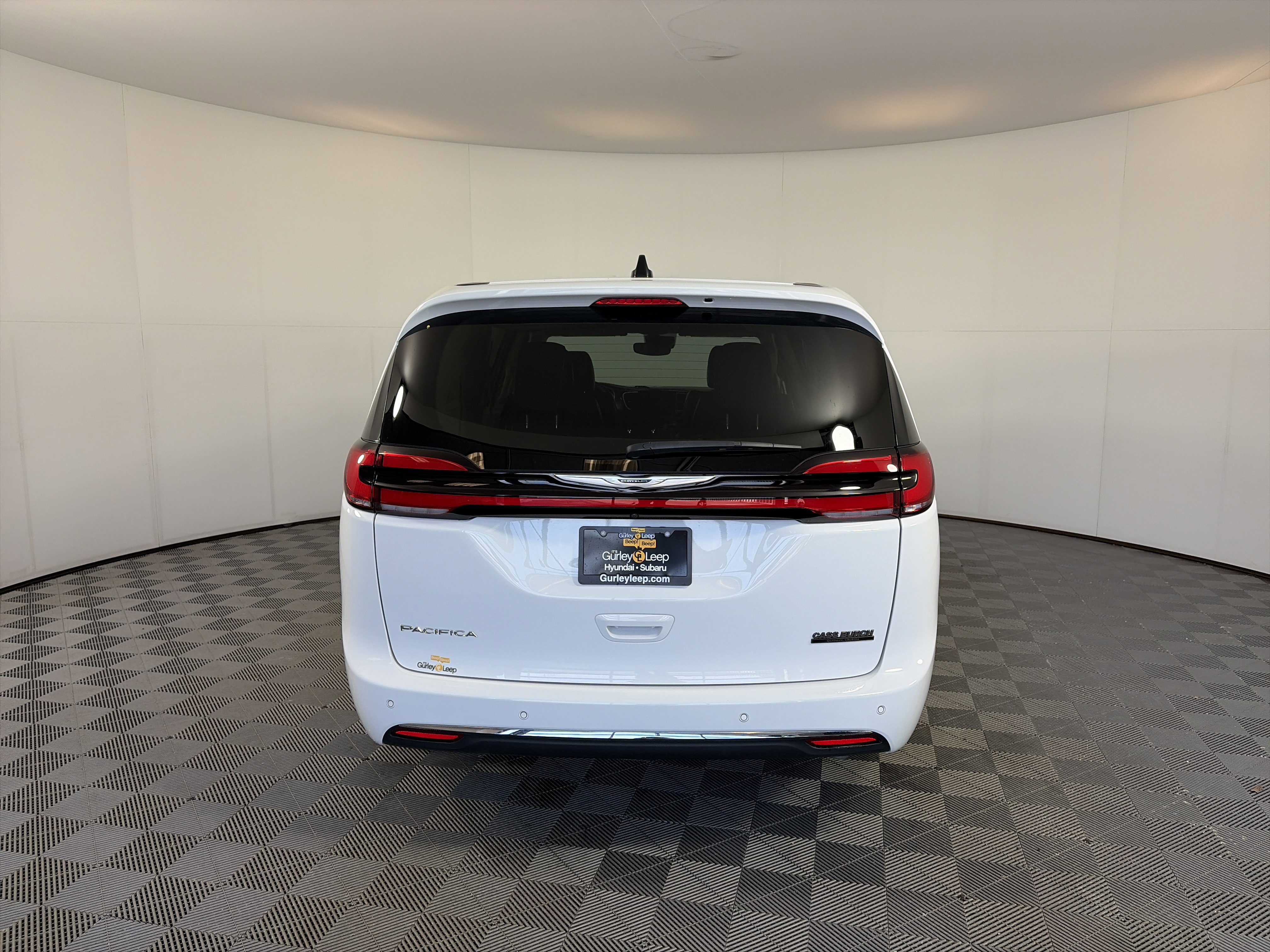 Used 2024 Chrysler Pacifica Touring-L image 10