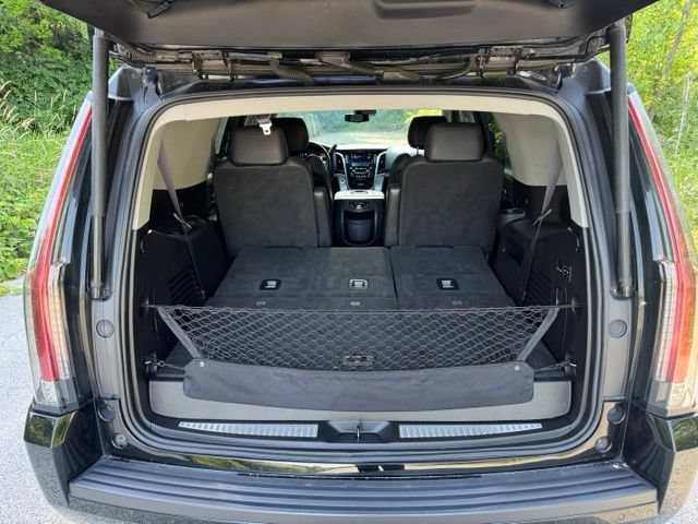 Used 2017 Cadillac Escalade Luxury AWD/4WD image 16