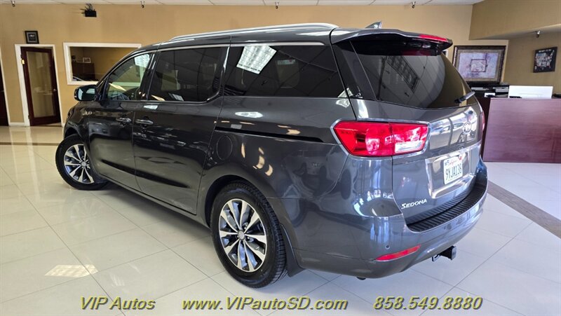 Used 2017 Kia Sedona SX FWD image 2