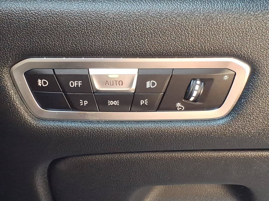 Used 2021 BMW X7 M50i AWD/4WD image 16
