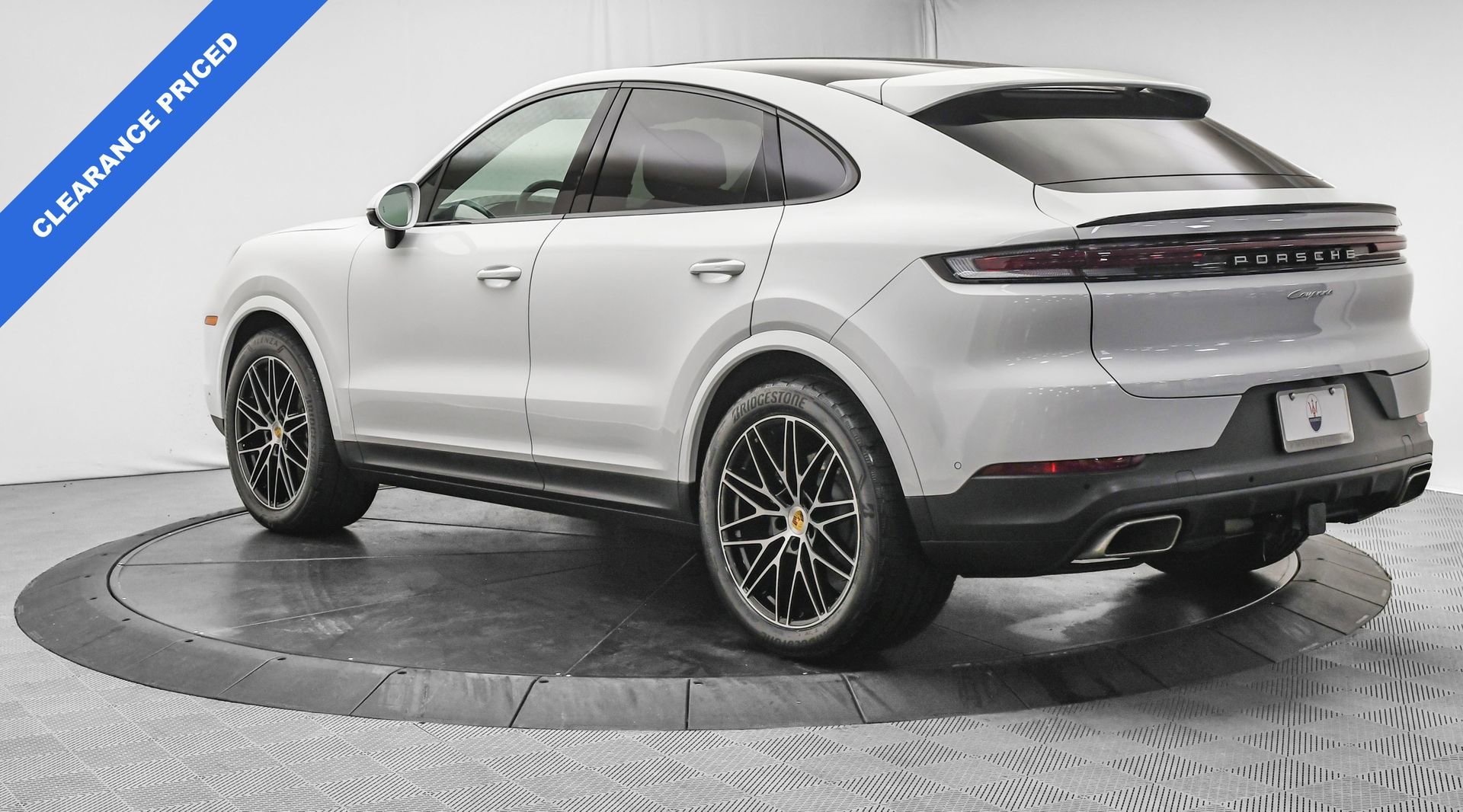 Used 2024 Porsche Cayenne Coupe image 5