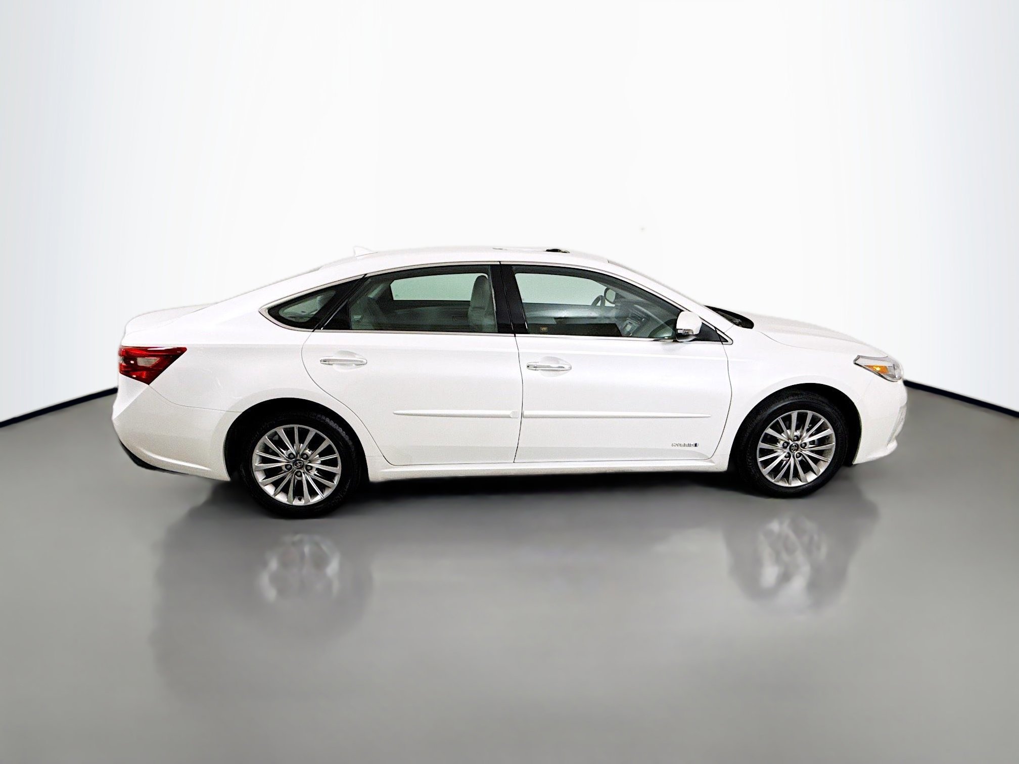Used 2018 Toyota Avalon Limited image 8