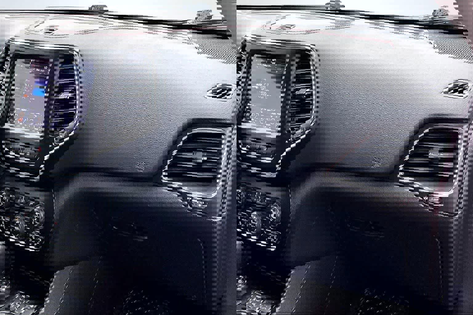 Used 2022 Jeep Cherokee Trailhawk image 24