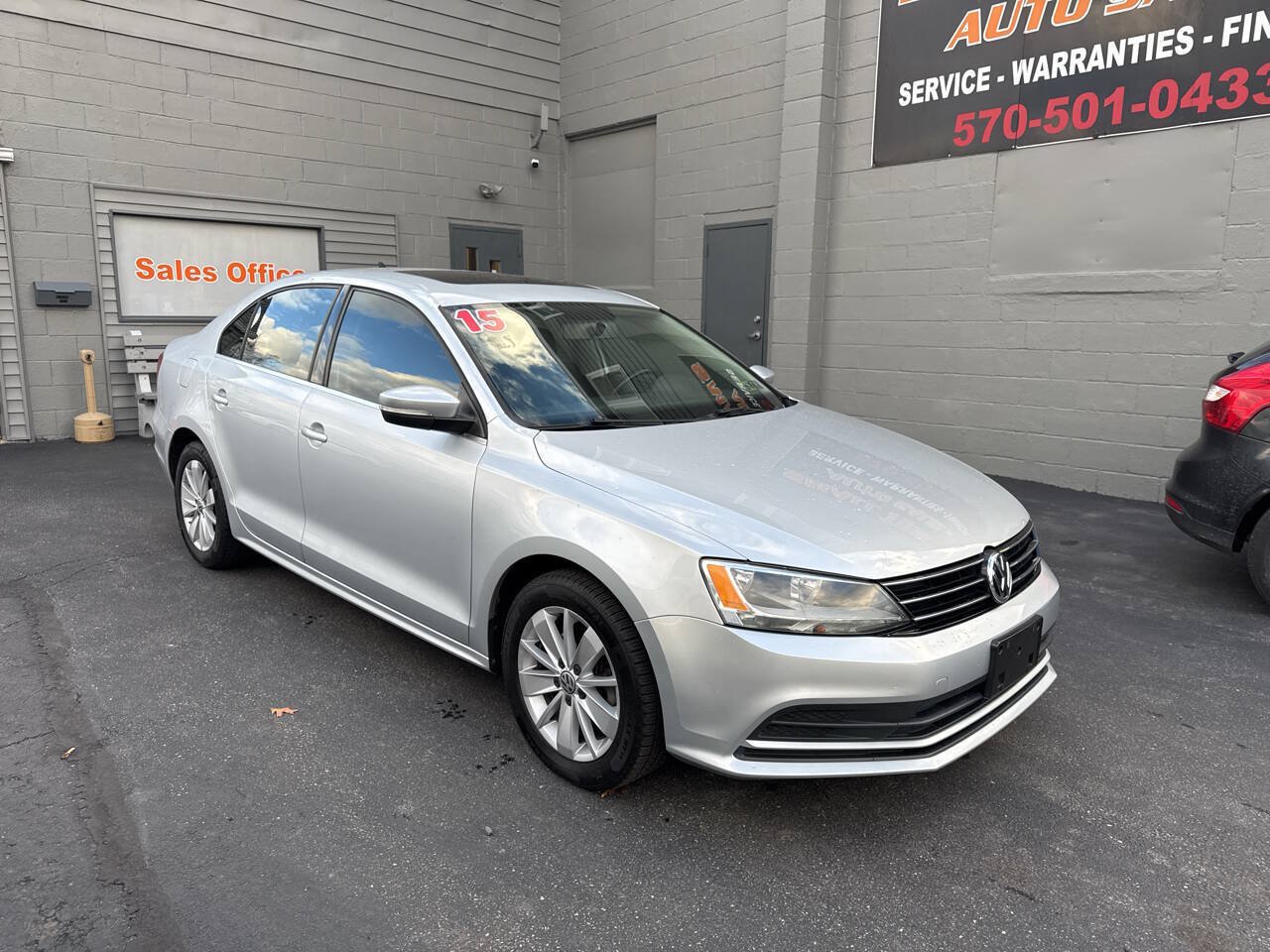 Used 2015 Volkswagen Jetta Sport FWD image 1