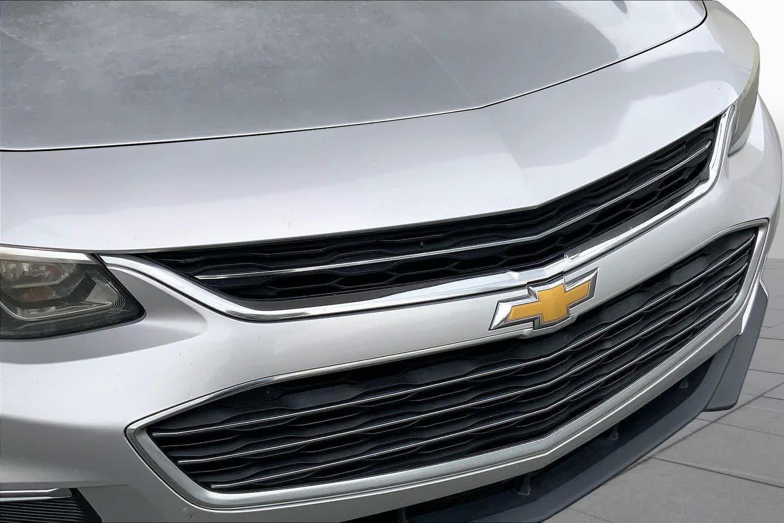 Used 2017 Chevrolet Malibu LS FWD image 32