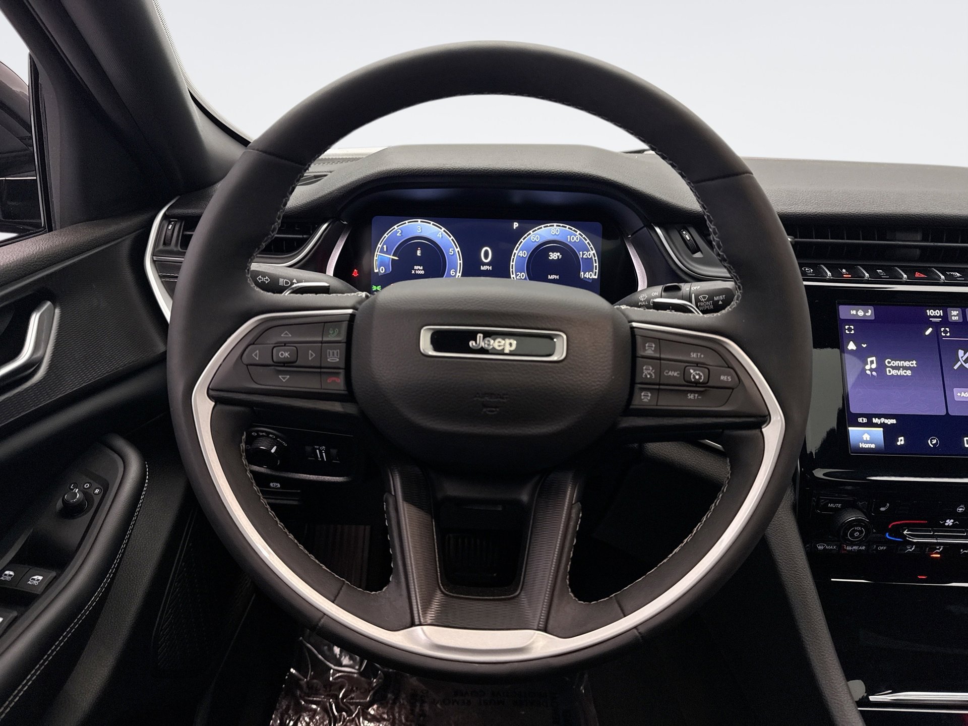 Used 2023 Jeep Grand Cherokee Altitude AWD/4WD image 12