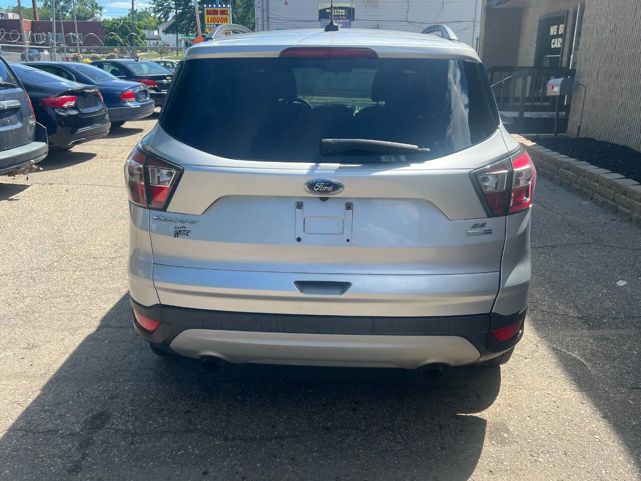 Used 2017 Ford Escape SE w/ Equipment Group 201A image 3