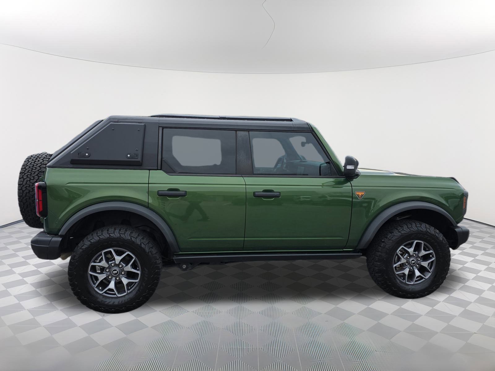 Used 2023 Ford Bronco Badlands image 2