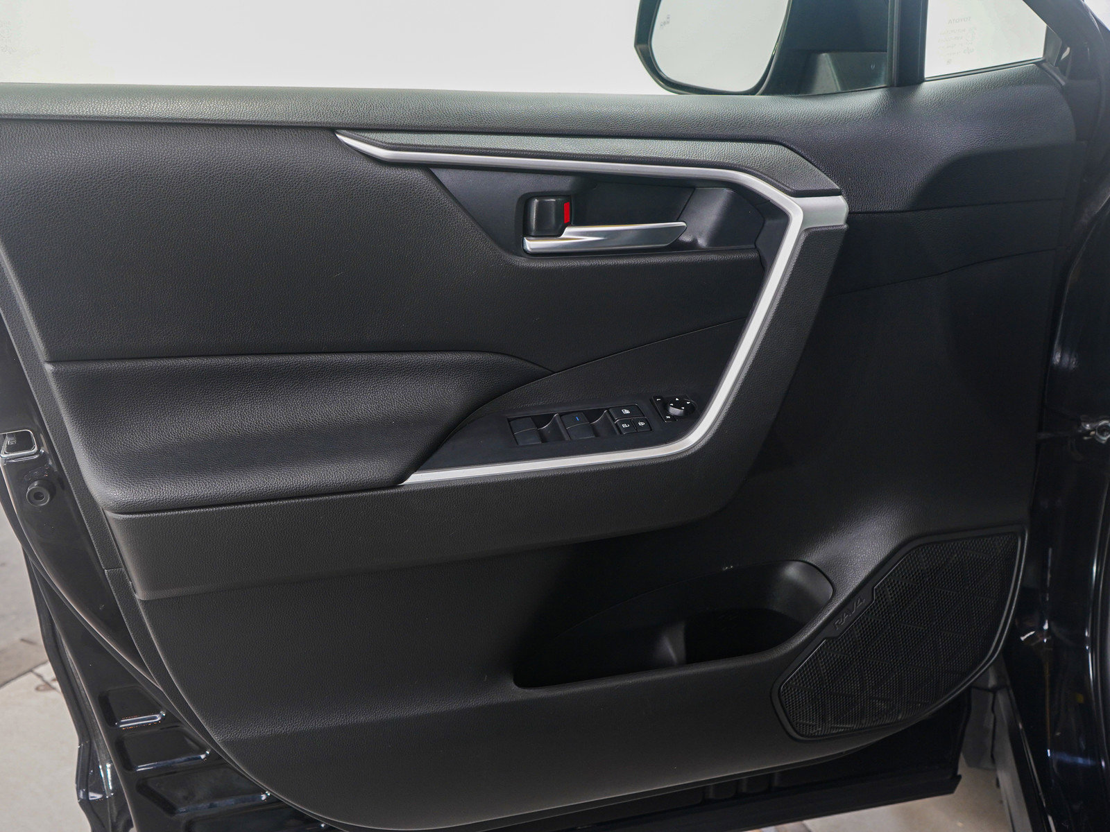 Used 2020 Toyota RAV4 XLE w/ Convenience Package image 21