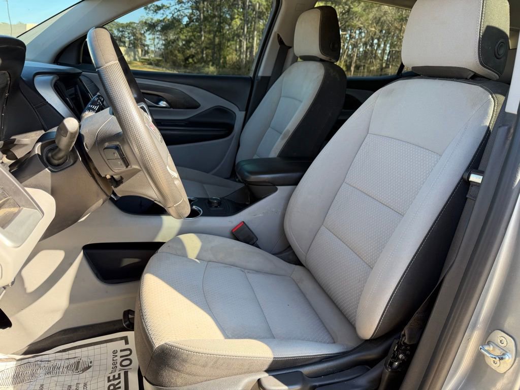 Used 2023 GMC Terrain SLE w/ LPO, Floor Liner Package image 9