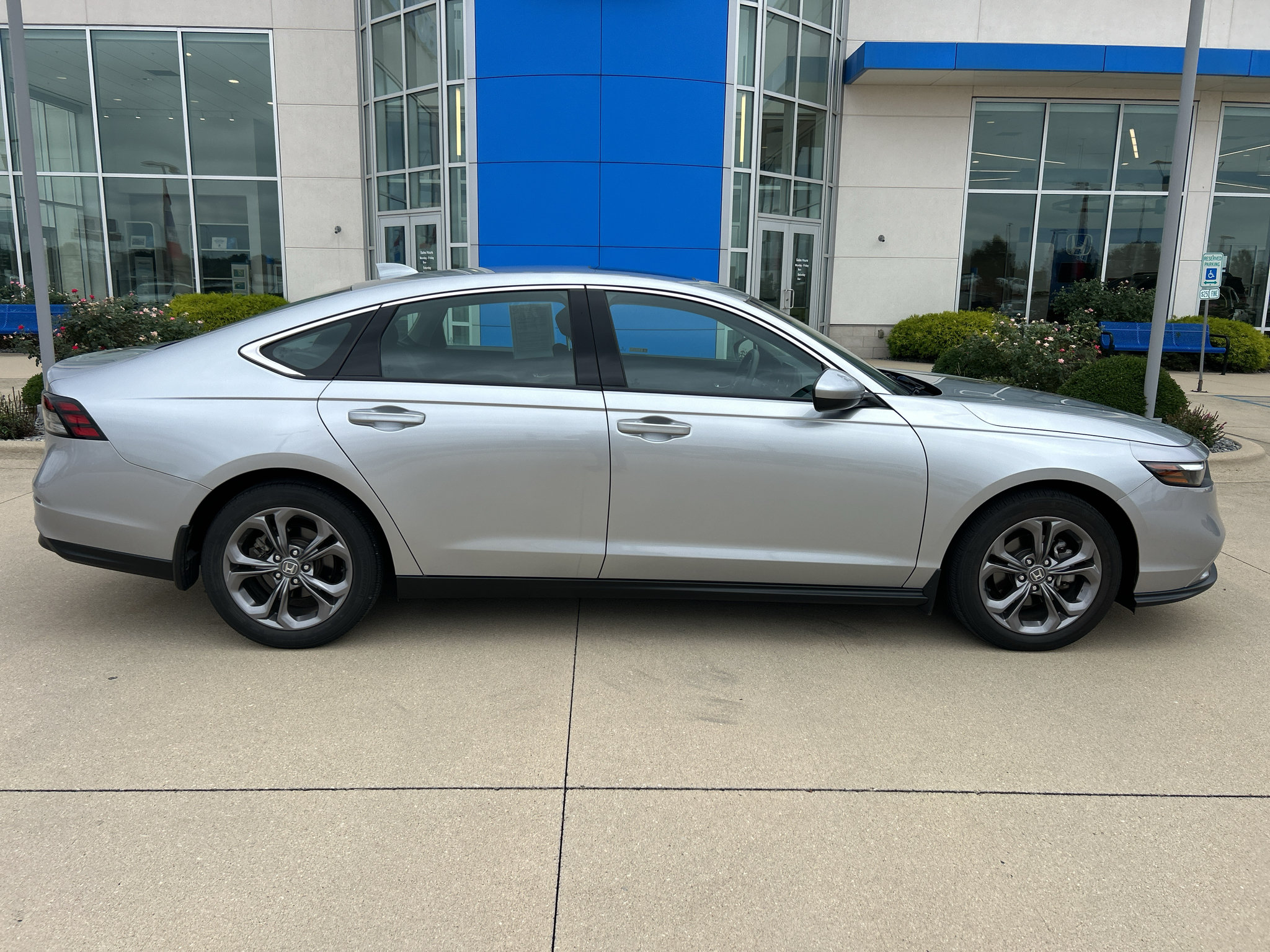 Used 2024 Honda Accord EX image 4