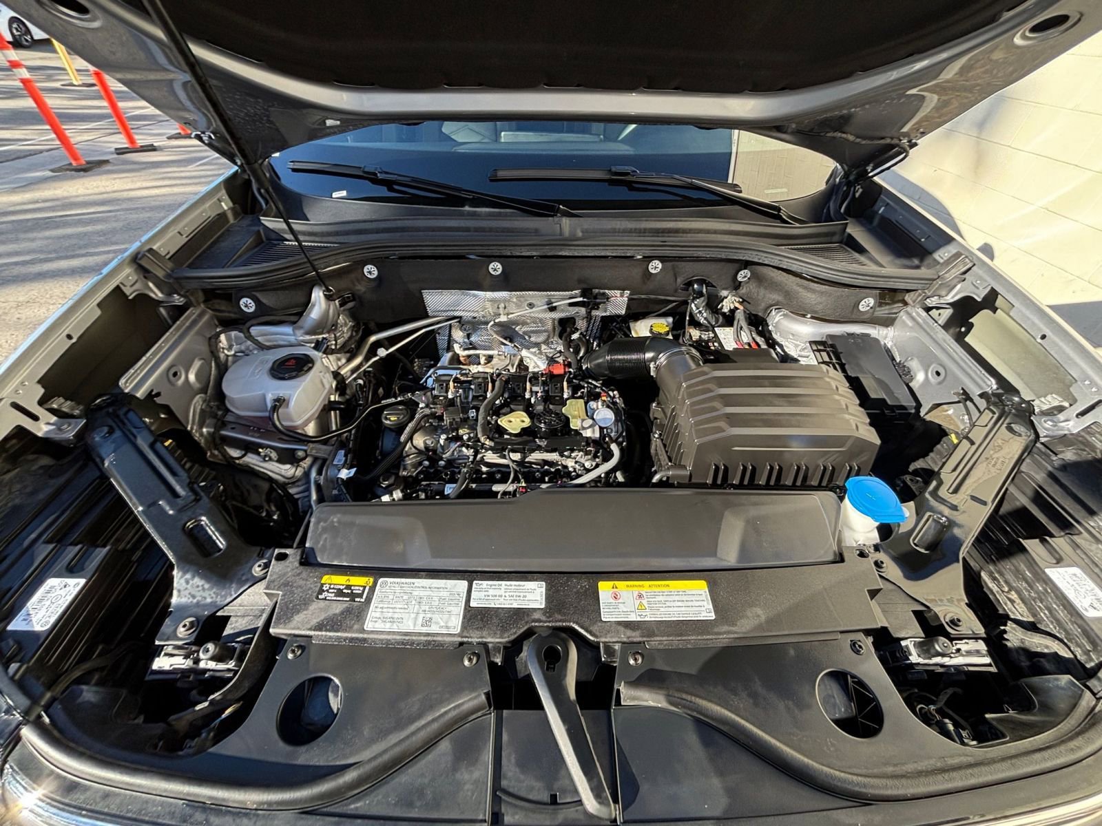 Used 2025 Volkswagen Atlas Cross Sport SE image 32