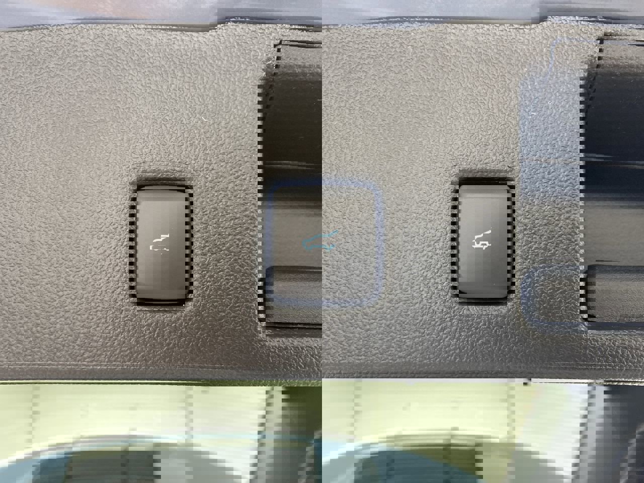 New 2024 Ford Escape SE w/ PHEV Premium Package image 30