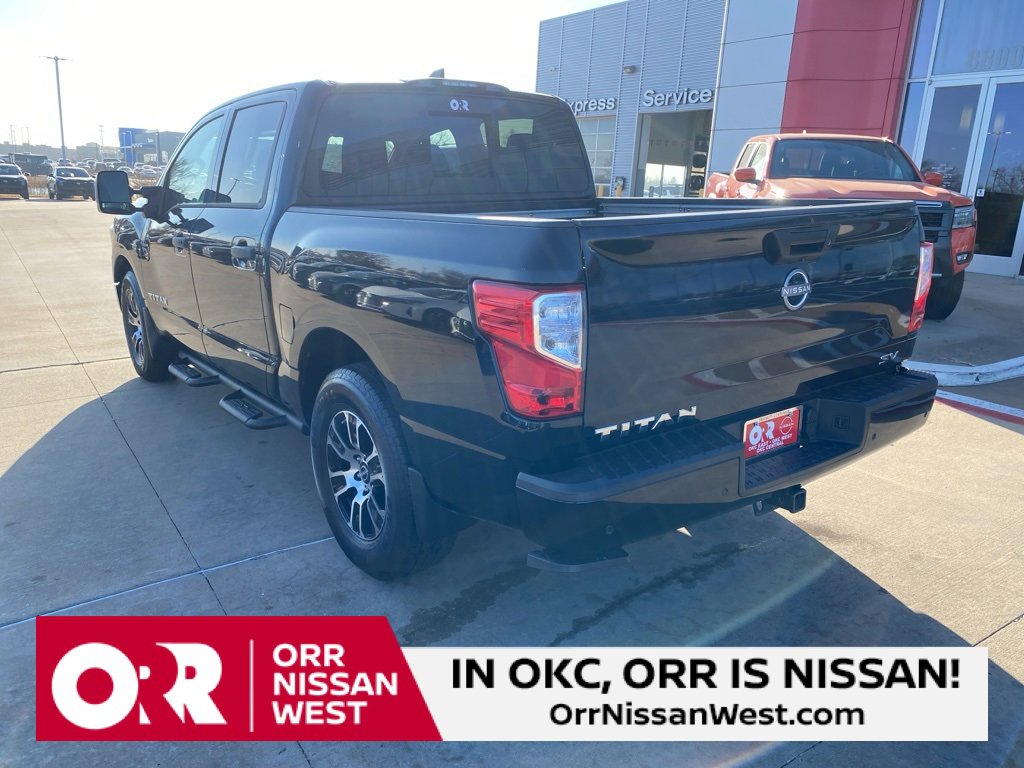 Used 2024 Nissan Titan SV w/ SV Convenience Package image 3