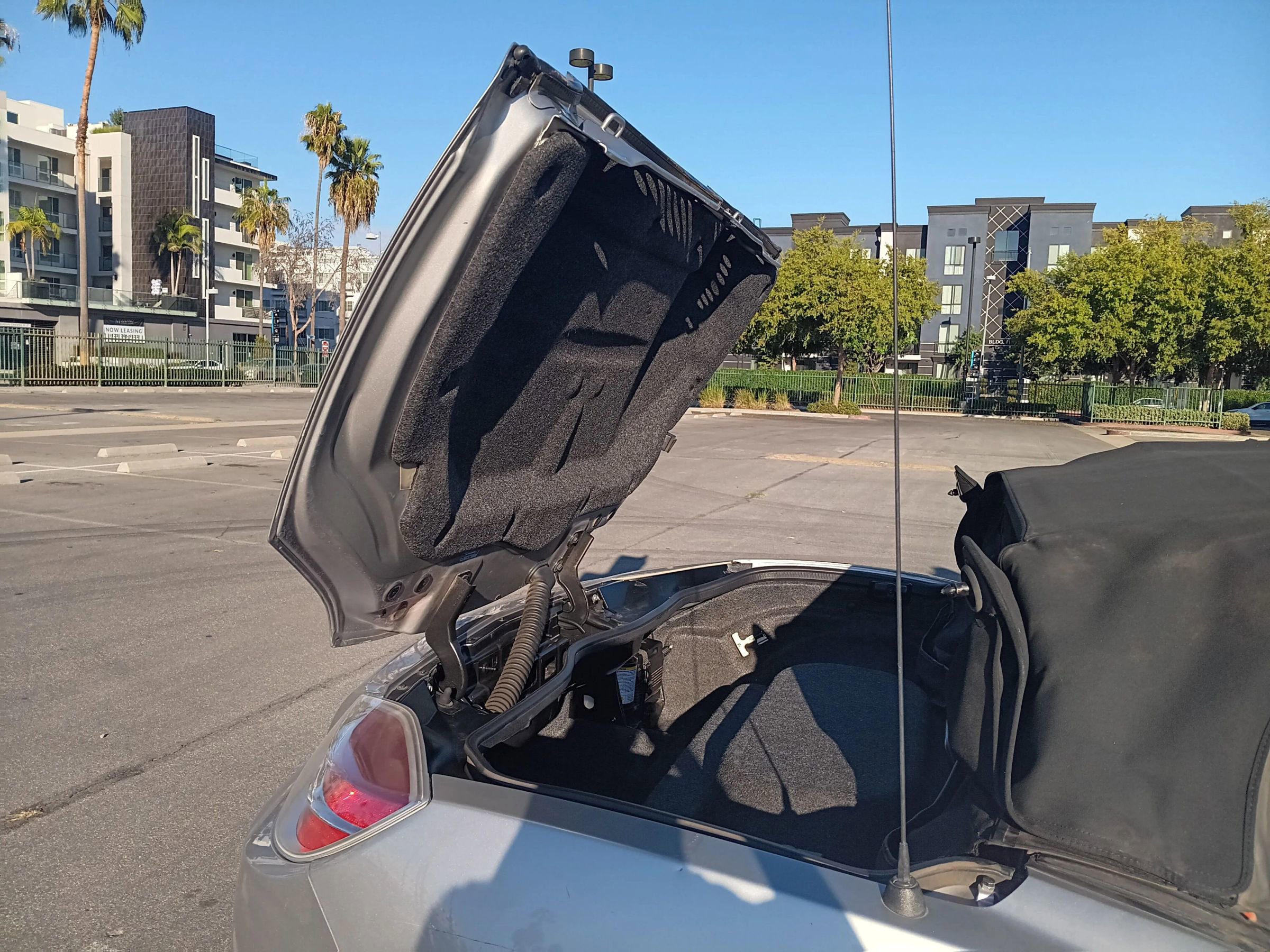 Used 2009 Saturn Sky w/ Premium Trim Package image 19