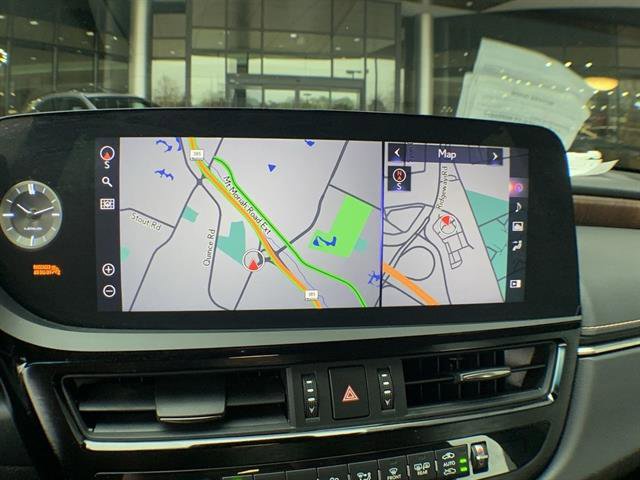 Certified 2022 Lexus ES 300h Ultra Luxury w/ Accessory Package 2 image 18