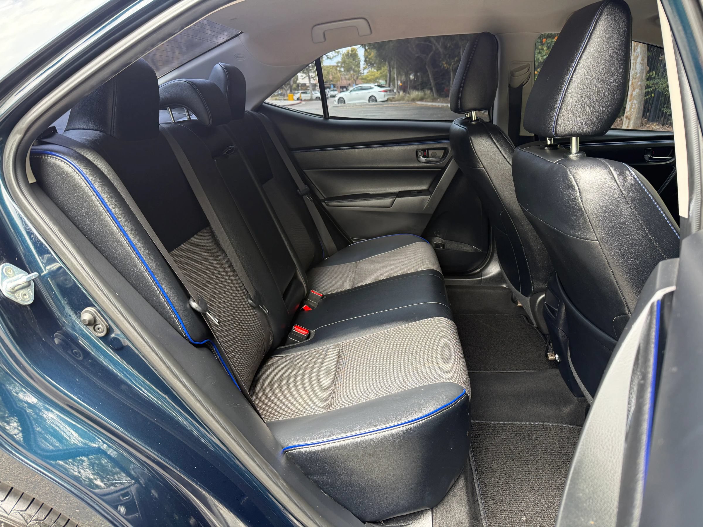 Used 2019 Toyota Corolla SE w/ Carpet Mat Package (TMS) FWD image 21