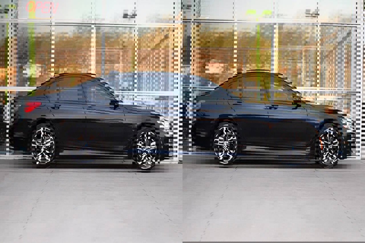 Used 2016 BMW 750i xDrive 750i xDrive Sedan 4D image 9