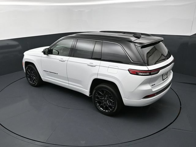 New 2026 Jeep Grand Cherokee Summit w/ Obsidian Package AWD/4WD image 16