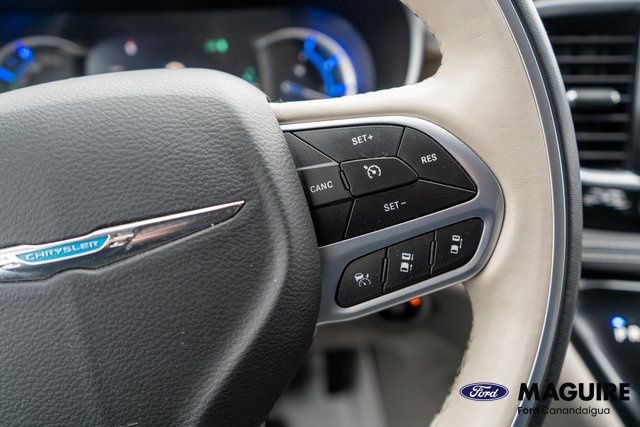 Used 2021 Chrysler Pacifica Limited w/ Uconnect Theater Family Group image 29