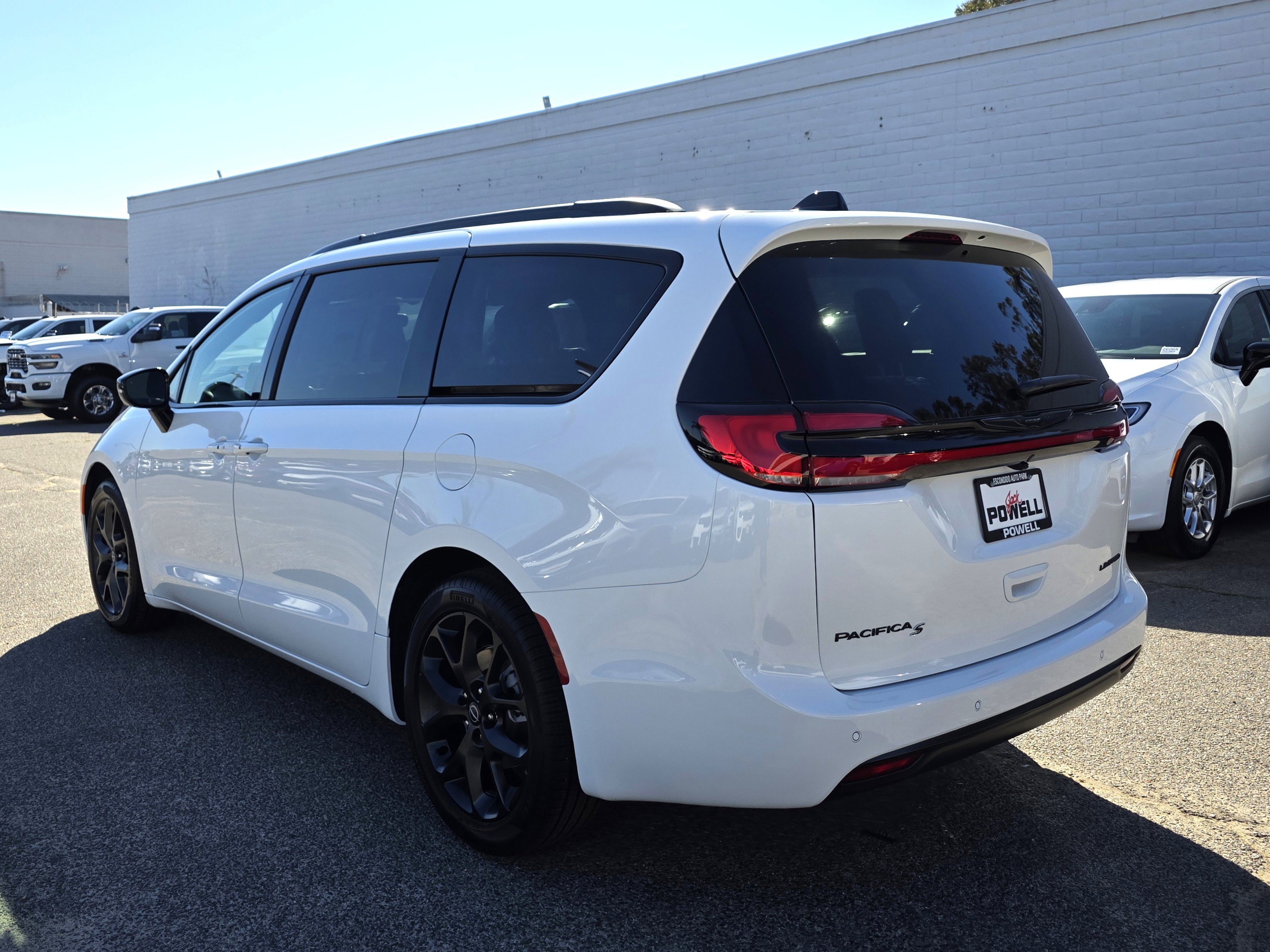 New 2026 Chrysler Pacifica Limited w/ S Appearance Package image 3