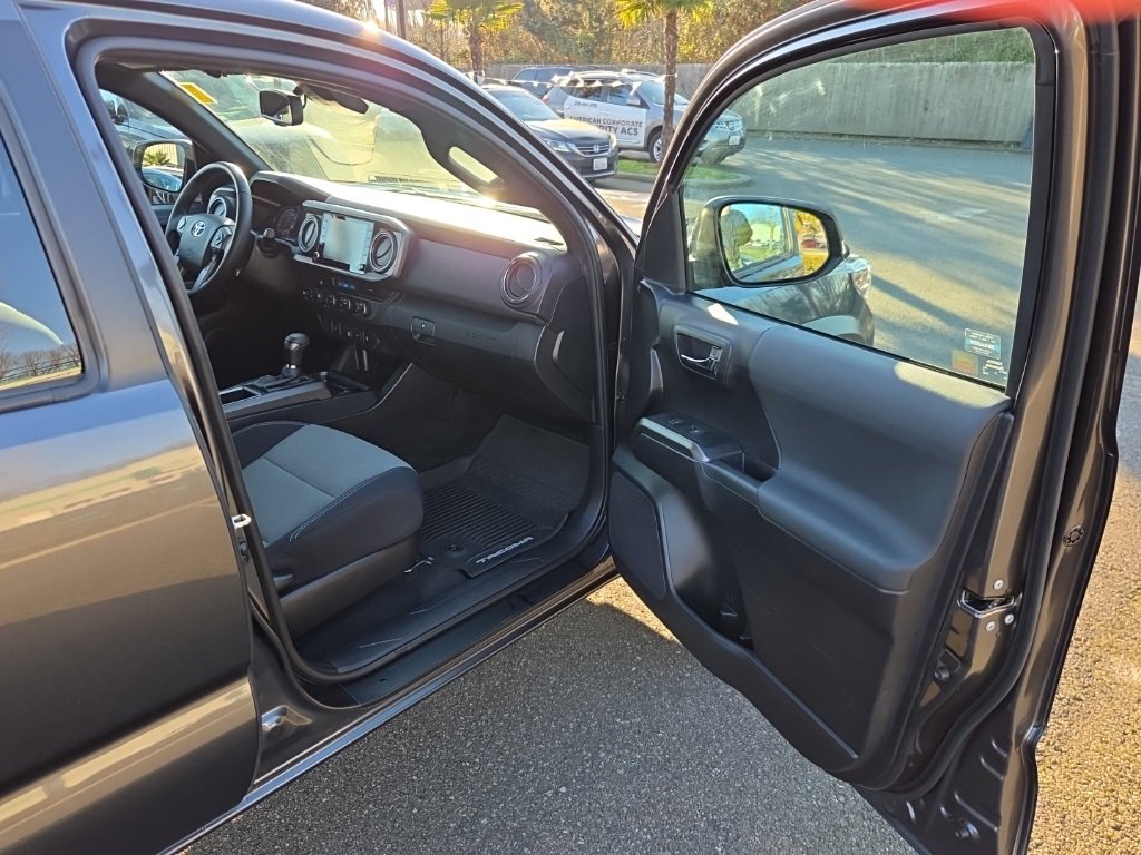 Used 2021 Toyota Tacoma TRD Off-Road image 19