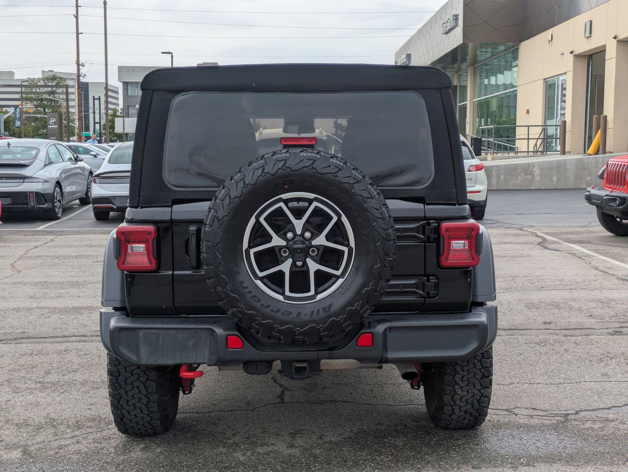 Used 2024 Jeep Wrangler Unlimited Rubicon w/ Convenience Group image 5