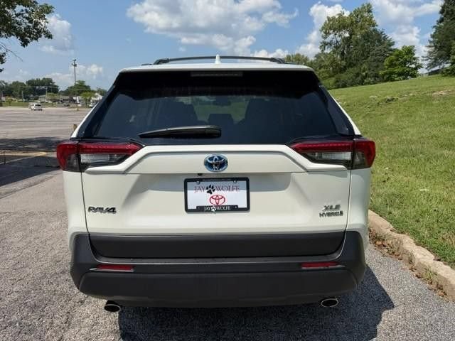 Certified 2022 Toyota RAV4 XLE Premium AWD/4WD image 9
