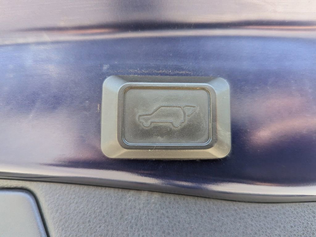 Used 2019 Toyota RAV4 Limited w/ Advanced Technology Package image 9