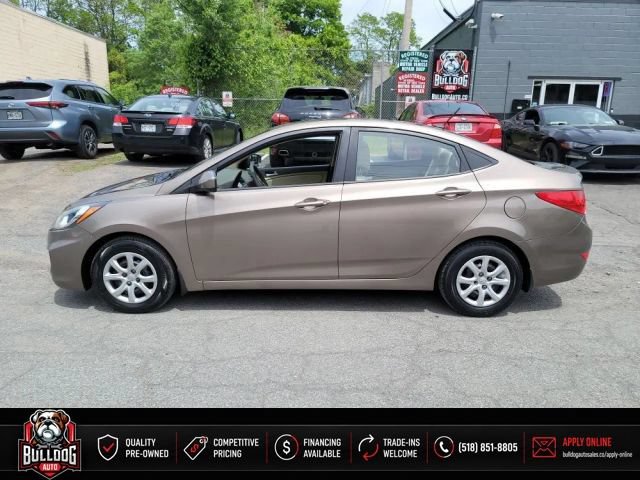Used 2012 Hyundai Accent GLS FWD image 9
