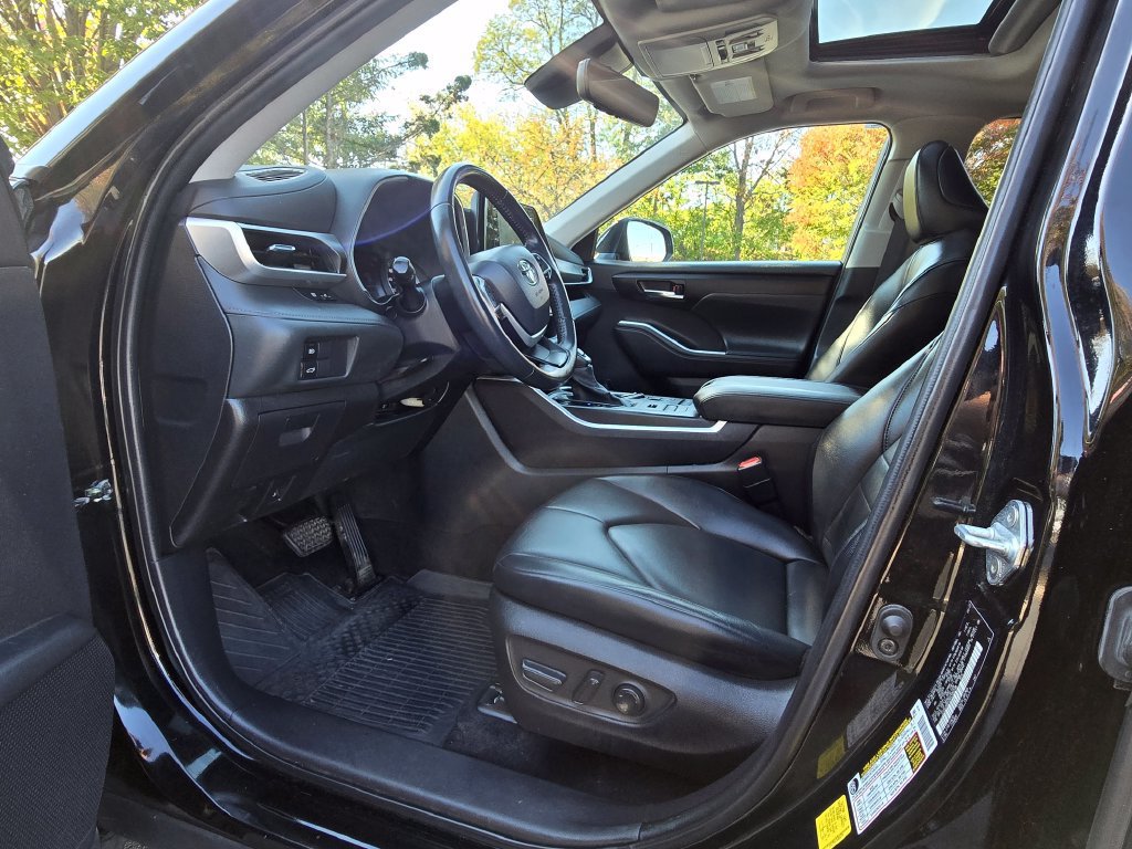 Certified 2022 Toyota Highlander XLE AWD/4WD image 17
